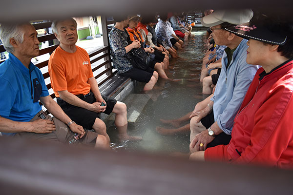 Communal Foot Spa at Central Park Songdo with Kids in Incheon, Korea