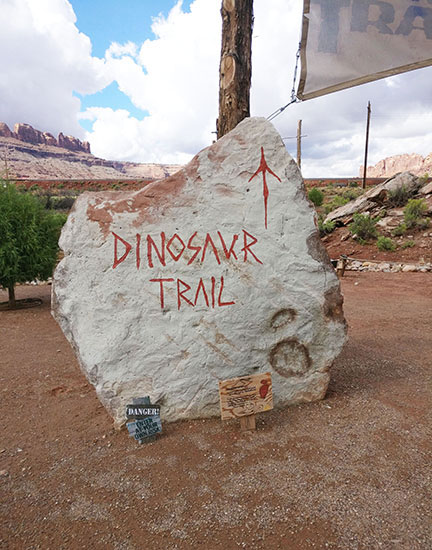 A Sign showing the way to the path for the Dinosaur Trail 
