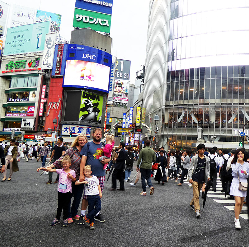 Shibuya Scramble Crossing, Tokyo, Japan, Busiest crosswalk, Busiest Pedestrian Crossing in the world, diapers on a plane, diapersonaplane, travel with kids, traveling with kids, family travel, creating family memories, crossing the street