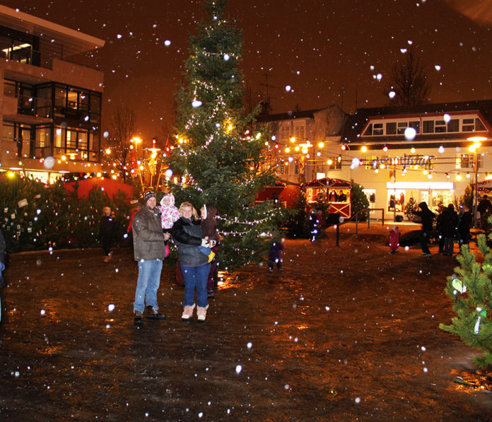 Christmas in Iceland, celebration, Christmas, Scandinavia, Iceland, Reykjavik, Ice, Snow, diapersonaplane, diapers on a plane, creating family memories, family travel, traveling with kids,
