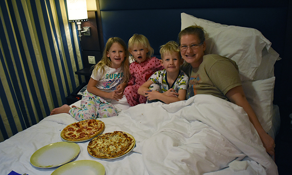 Disney Cruise, Eye Scream, Quick Service Dining Options, Eating on a Disney Cruise, Ice Cream, Pizza, Shawarma, Diapers on a plane, Diapersonaplane, Traveling with kids, family travel, world schooling