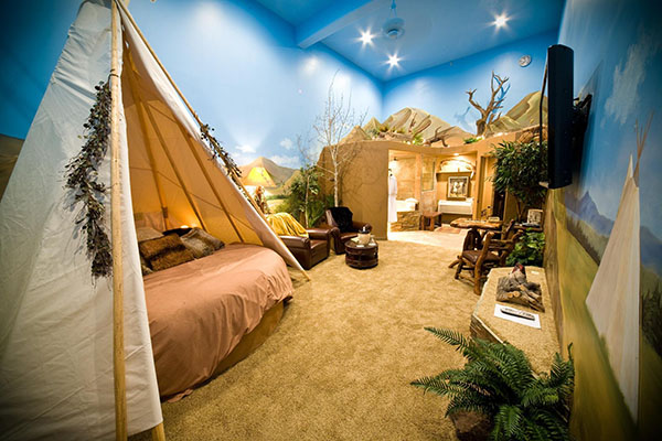 Anniversary Inn, Salt Lake City, Utah, Romantic Hotels, Night without kids, traveling with kids, family travel, creating family memories