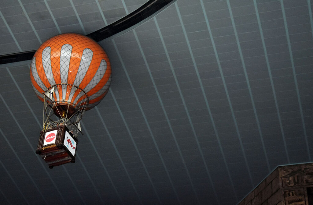 Hot Air Balloon Ride at Lotte World Ranking: Everland vs Lotte World in Korea 