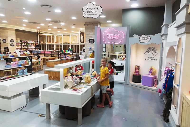 Korea with Kids Art Cafe
